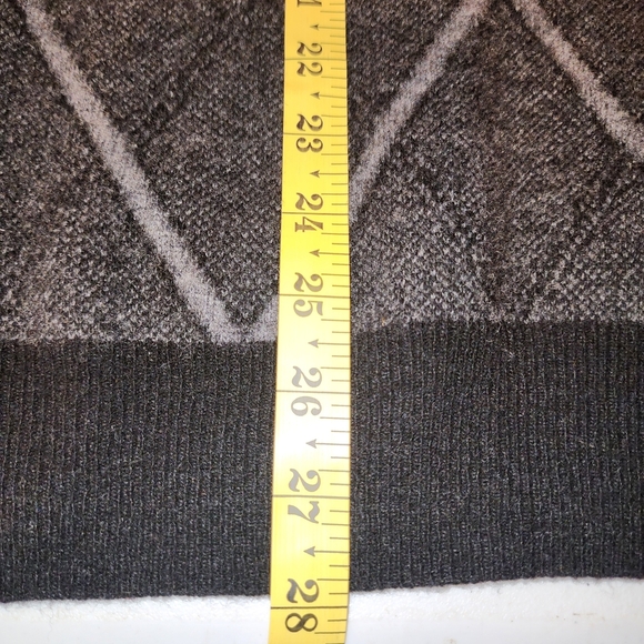 Elan Men's Black and Gray Argyle Crewneck Sweater - Picture 6 of 6